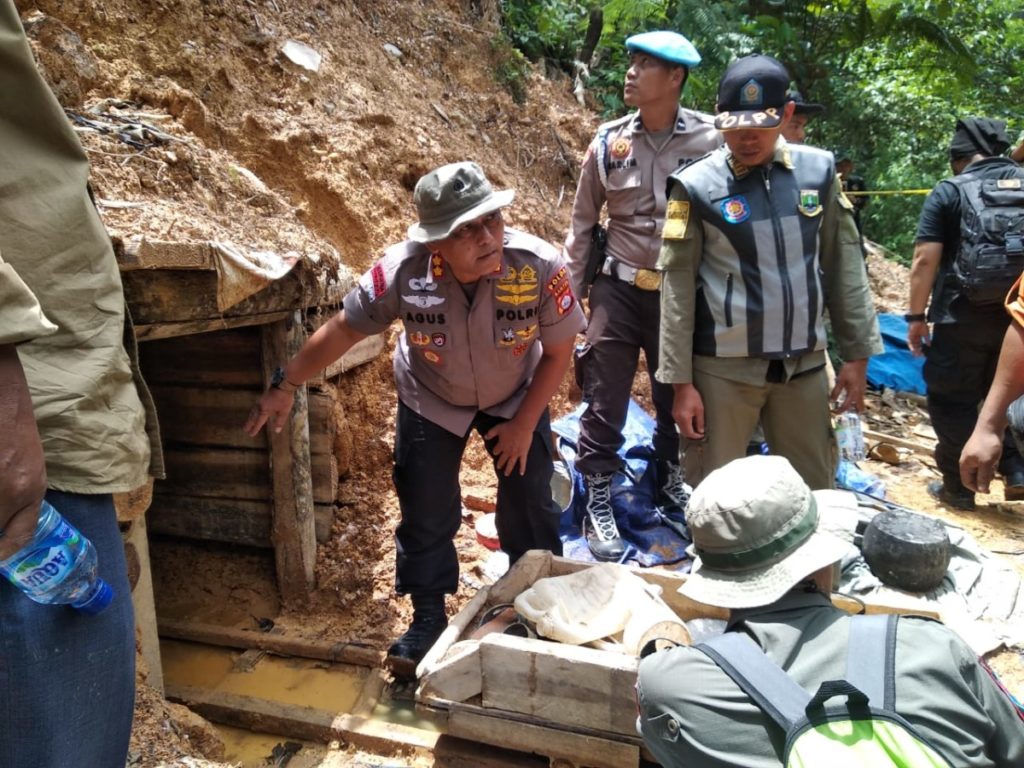 Kapolres Lebak AKBP Firman Andreanto, S.H, S.I.K, M.Si.  bersama Personil Polres Lebak dan Polsek Jajaran ikut terjun mengikuti Giat Patroli Satgas PETI.