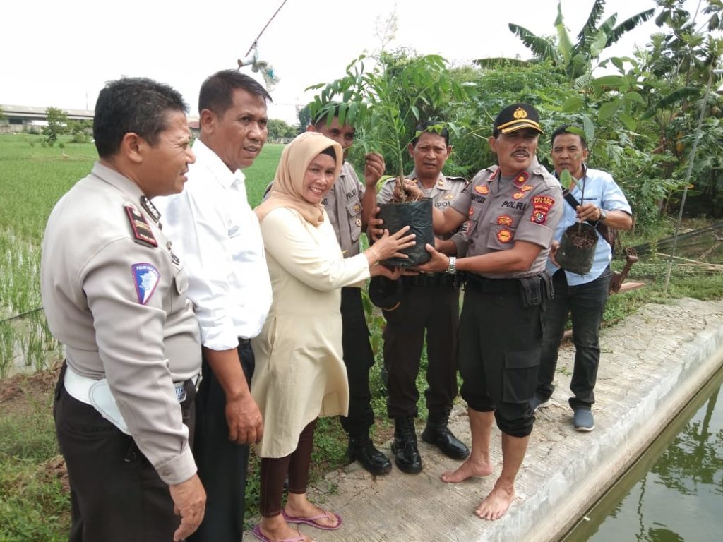 Jaga Kebersihan Lingkungan, Kapolsek Karawaci Koordinasi di Pabuaran Tumpeng