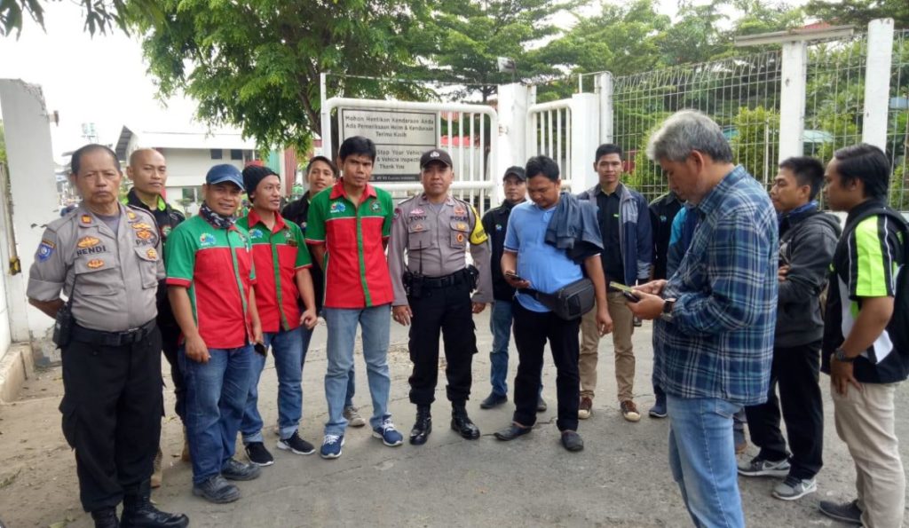 Kapolsek Batu Ceper Kompol Wahyudi. SH pimpin apel kesiap-siagaan dalan kegiatan Pengamanan aksi kaum Serikat Buruh yang akan berangkat ke Gedung DPR RI Jakarta.