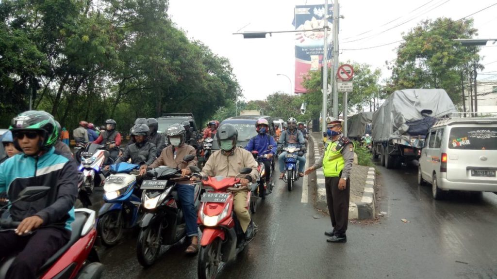 Kemacetan Parah Di Titik Simpul TL.Black Spot Batu Ceper